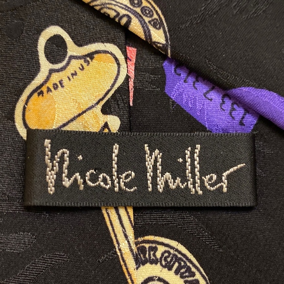 Nicole Miller NYC Tie and Brooklyn Cuff Links - Picture 4 of 4